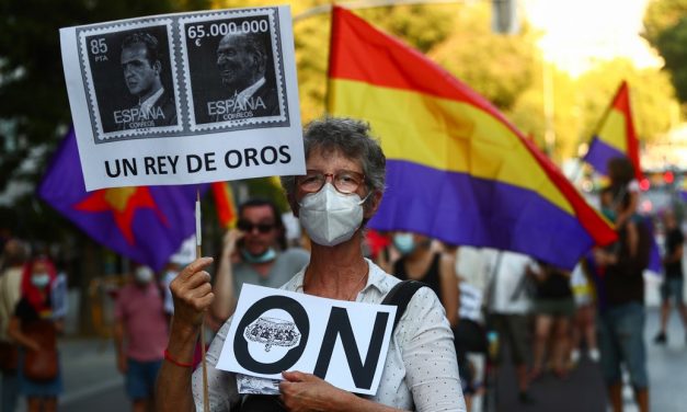 El rey huye de la justicia pero su sucesor se aferra al trono
