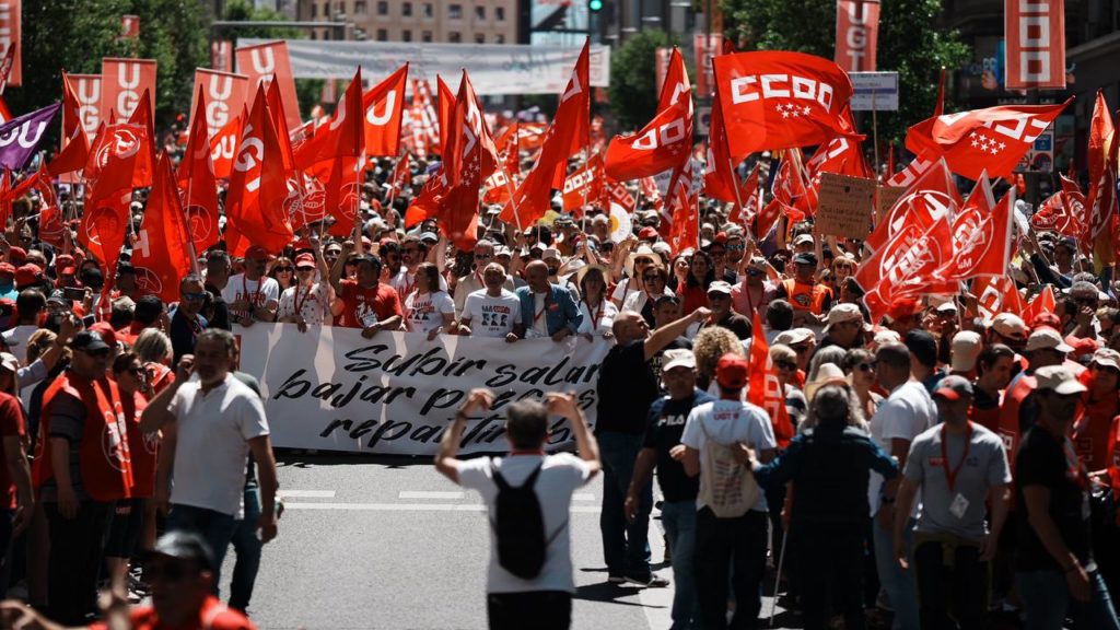 ¡Paz, techo y trabajo! ¡Abajo el rearme imperialista!